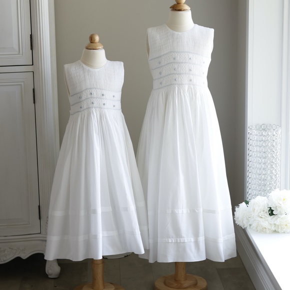 Strasburg Dress Smocked Sleeveless White Blue Accents Size 10 - Picture 6 of 7